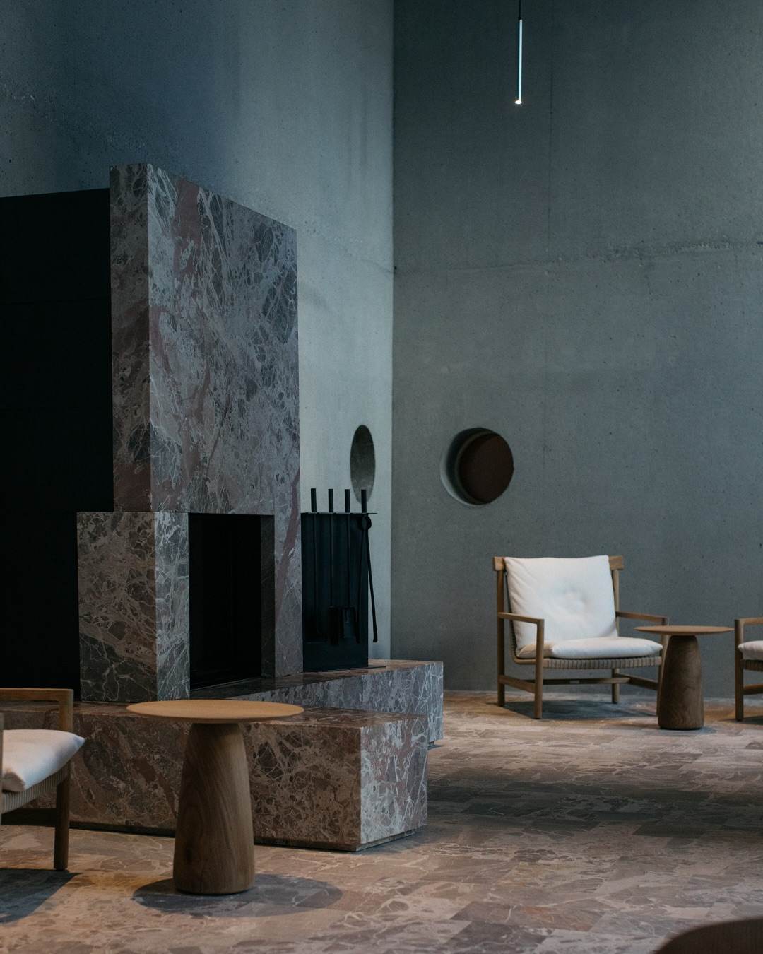 Lounge mit Marmorkamin und Arzo-Boden